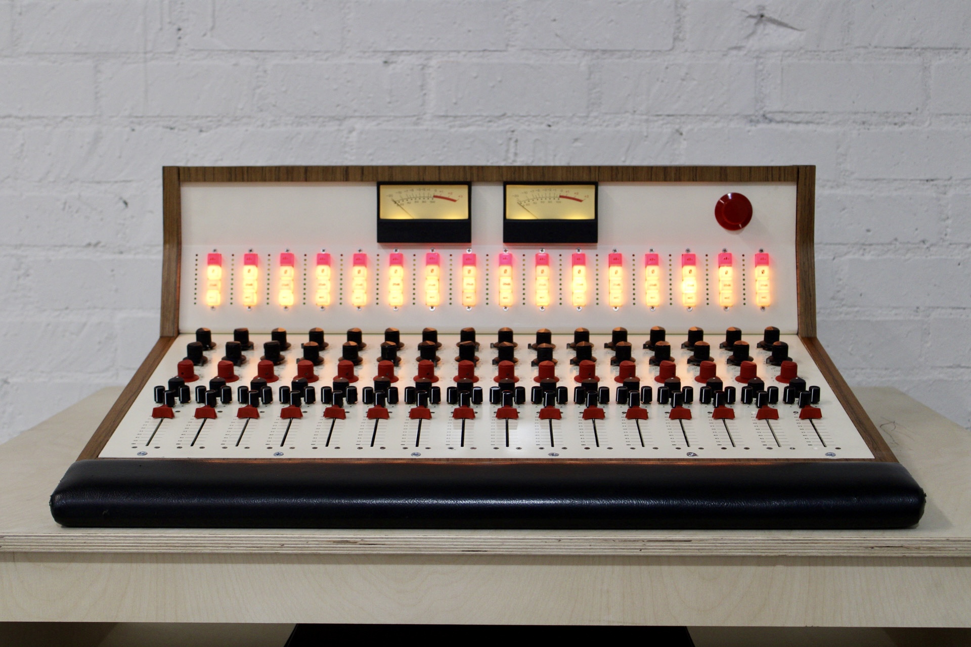 Opamp Labs 1204 console overhaul for Teo Halm